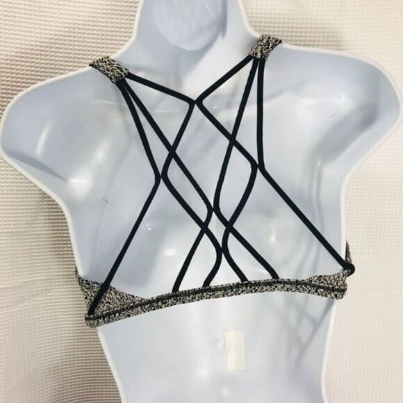 Lululemon back Free To Be Zen Bra size 6 …0392 - Picture 3 of 4